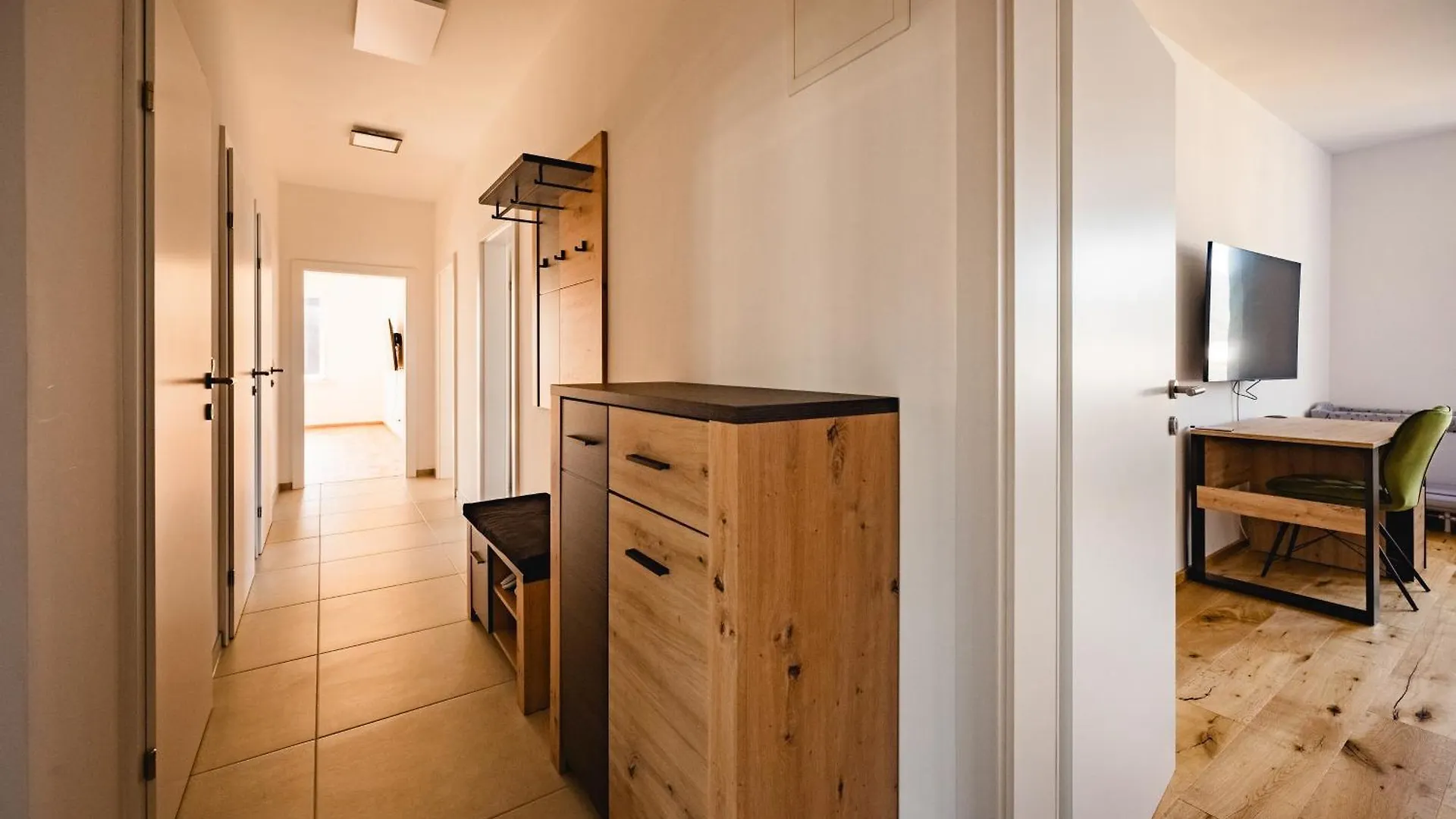 Tamliving Center Luxury 4 Rooms Smart Tv Kitchen Great View Graz Apartment